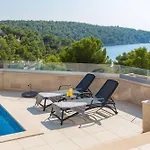 Luxury Leisure Seaside Brac With Private Pool Вилла Милна