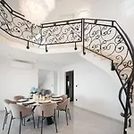 Вилла Luxury Leisure Seaside Brac With Private Pool Милна