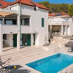 Luxury Leisure Seaside Brac With Private Pool Вилла *