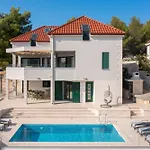 Luxury Leisure Seaside Brac With Private Pool Милна