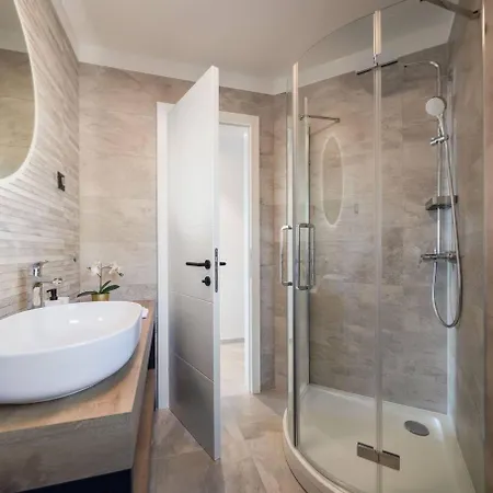 Luxury Leisure Seaside Brac With Private Pool Villa *