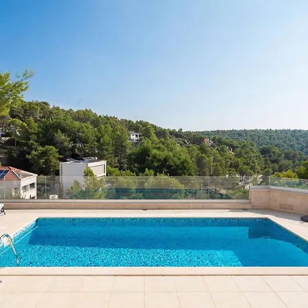 ヴィラ Luxury Leisure Seaside Brac With Private Pool ミルナ