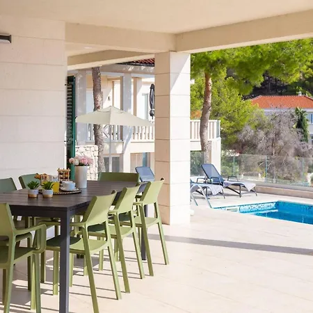 Luxury Leisure Seaside Brac With Private Pool ヴィラ *