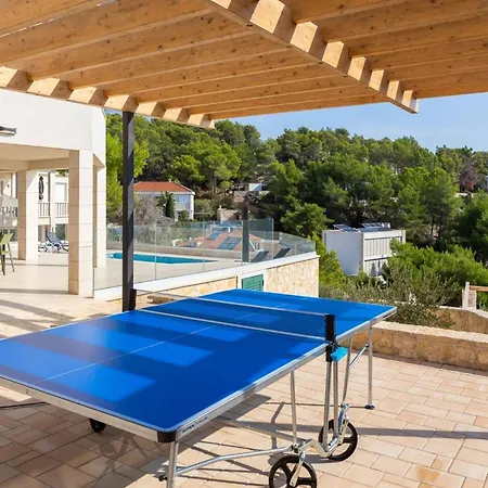Luxury Leisure Seaside Brac With Private Pool ヴィラ *