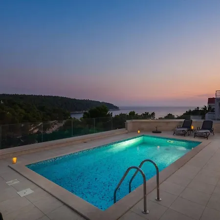 ヴィラ Luxury Leisure Seaside Brac With Private Pool