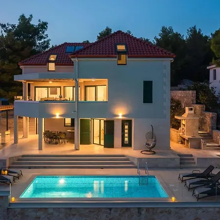 ヴィラ Luxury Leisure Seaside Brac With Private Pool ミルナ