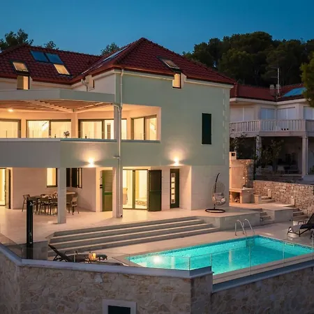 Luxury Leisure Seaside Brac With Private Pool ヴィラ