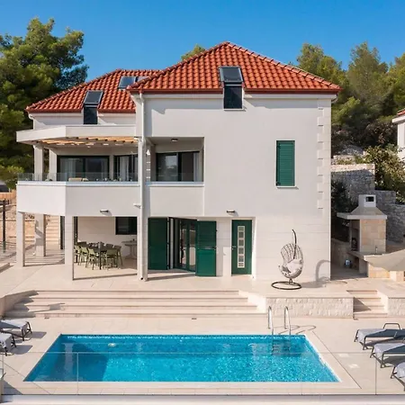 Luxury Leisure Seaside Brac With Private Pool ミルナ