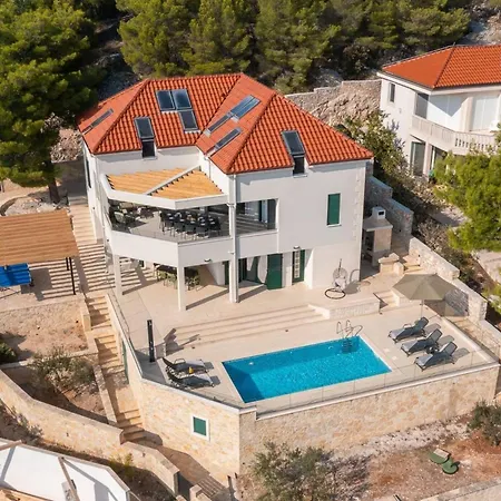 Luxury Leisure Seaside Brac With Private Pool Villa *