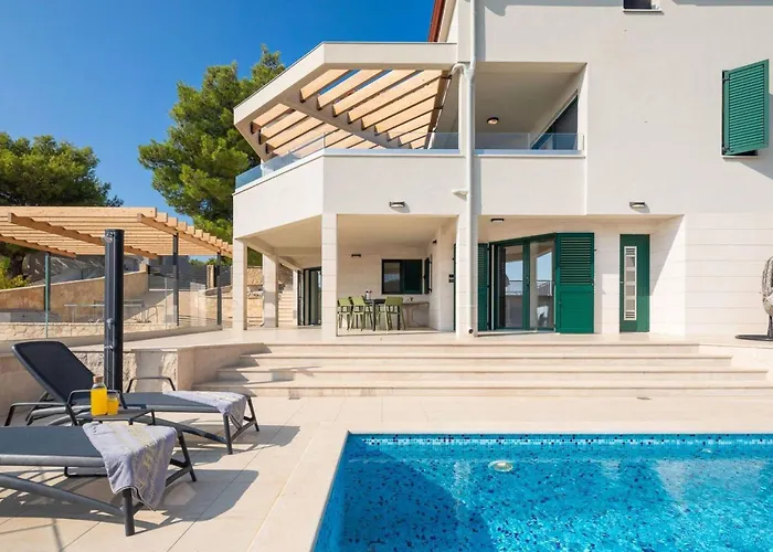 Luxury Leisure Seaside Brac With Private Pool Villa *