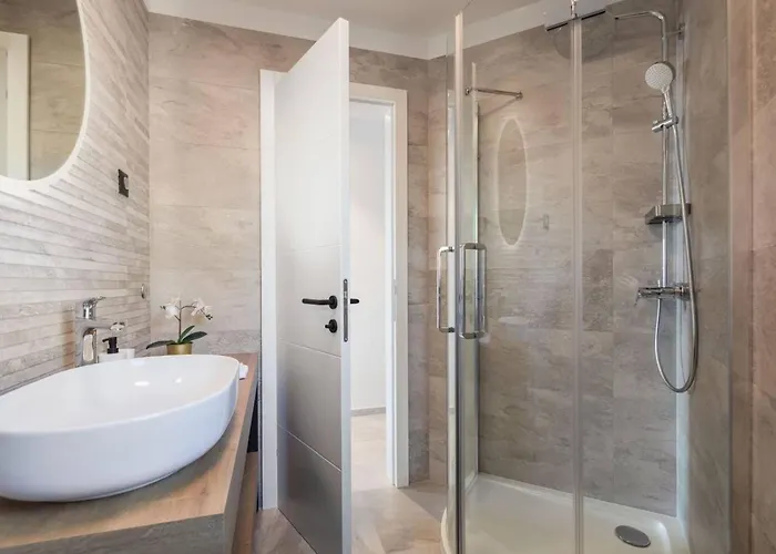 Luxury Leisure Seaside Brac With Private Pool Villa *